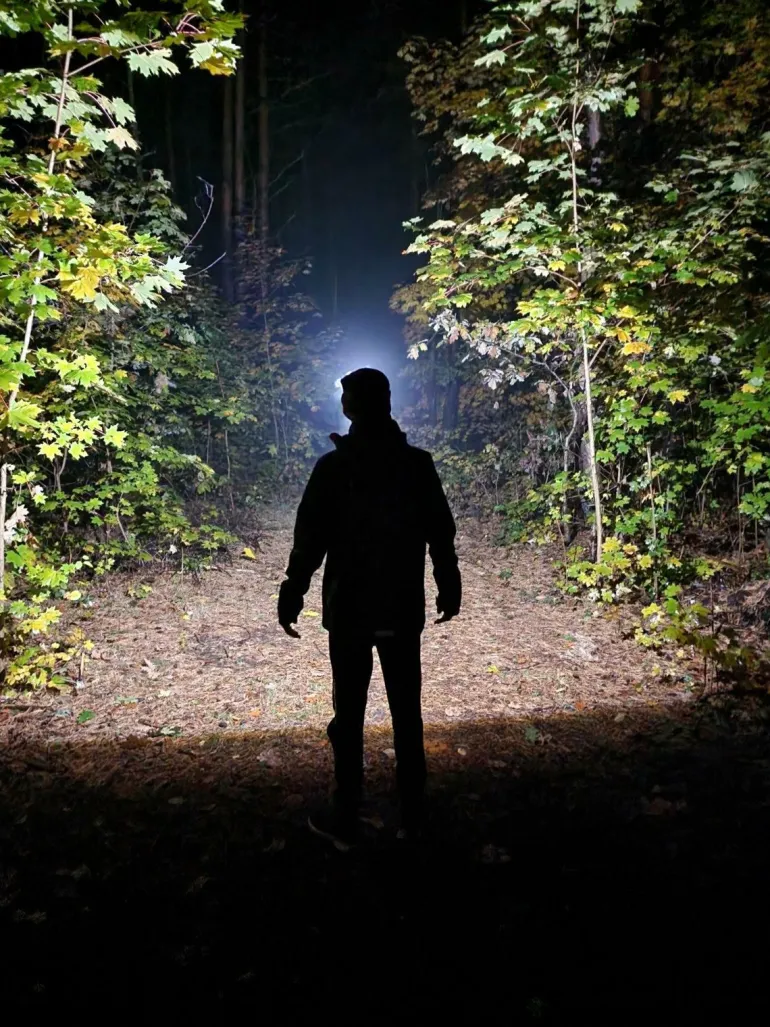 AWTOOLS BLACK LINE LATARKA CZOŁOWA FRONTE COB LED Z CZUJNIKIEM RUCHU