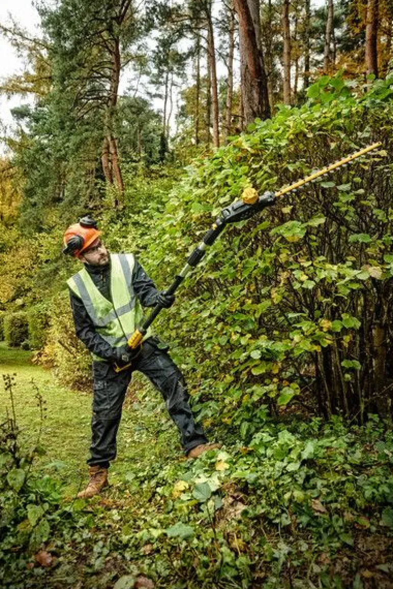DEWALT NOŻYCE DO ŻYWOPŁOTU 18V 55cm BEZ AKUMULATORÓW I ŁADOWARKI NA WYSIĘGNIKU DCMPH566N