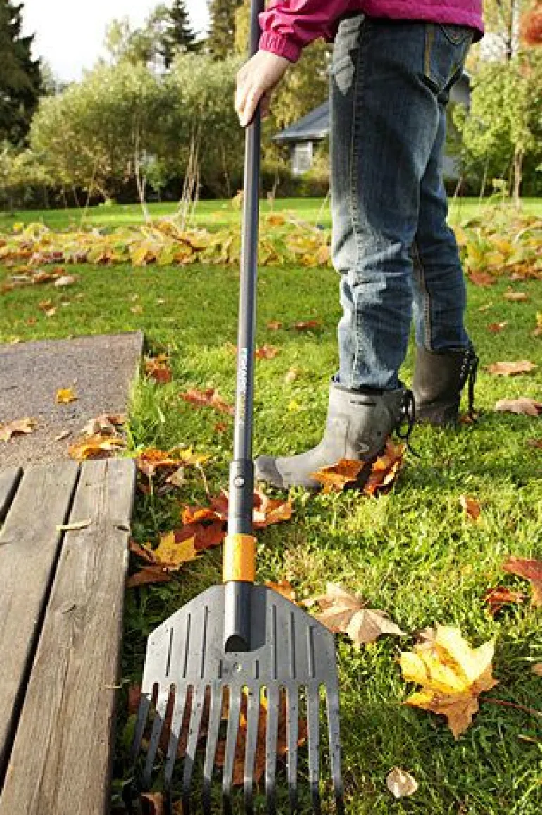 FISKARS GRABIE DO LIŚCI, MAŁE QUIKFIT