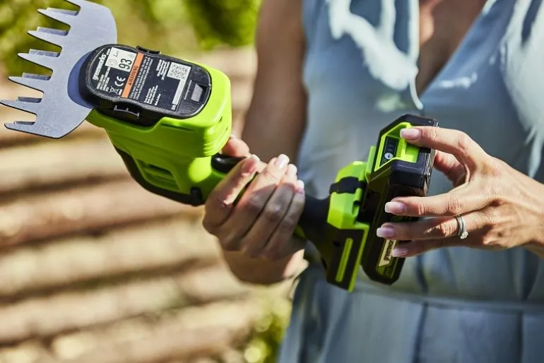 24V Nożyce do podcinania trawy i żywopłotów G24SHTK2 zestaw Ład.+2Ah