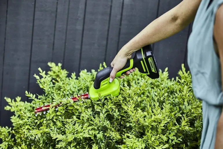 24V Nożyce do podcinania trawy i żywopłotów G24SHTK2 zestaw Ład.+2Ah