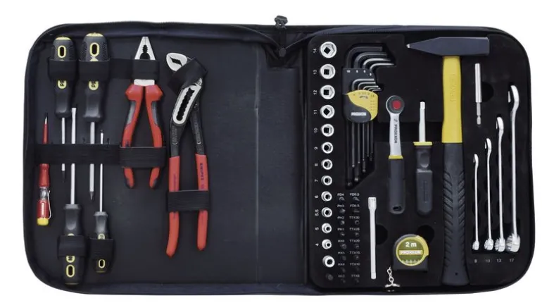 Zestaw różnych narzędzi w poręcznym etui